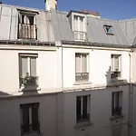 Small Love Nest Near The Marais