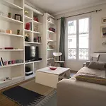 Small Love Nest Near The Marais